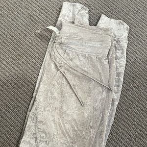 Lululemon Velvet Ready to Rulu Joggers - LIKE NEW!